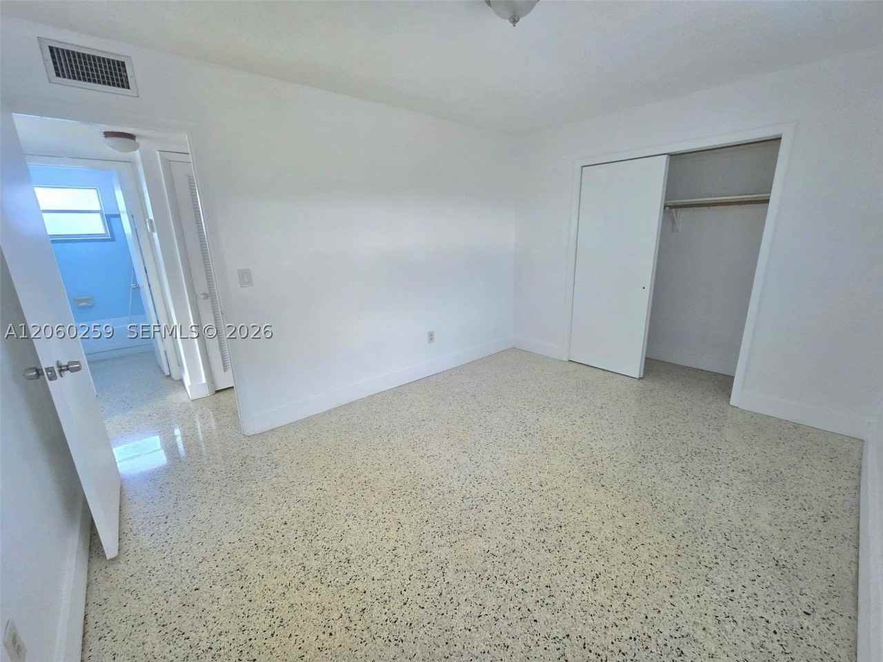 11040 Sw 4th St - Photo 4 of 18