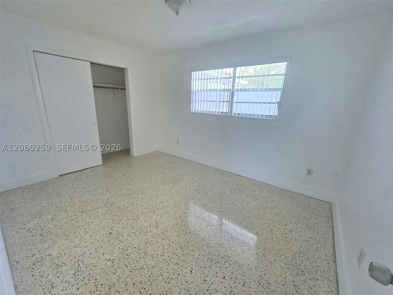 11040 Sw 4th St - Photo 5 of 18