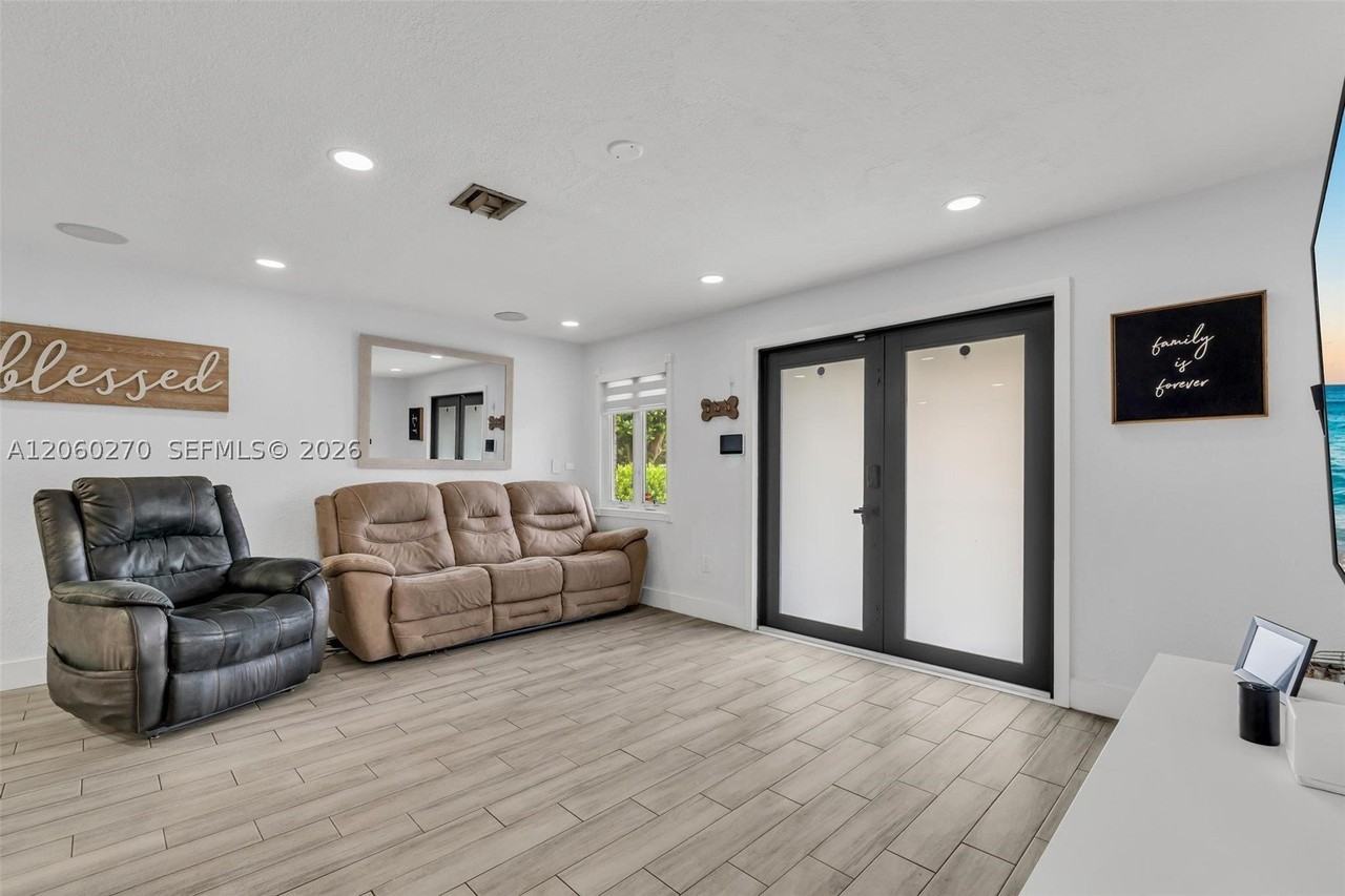 7420 Hope St - Photo 6 of 43