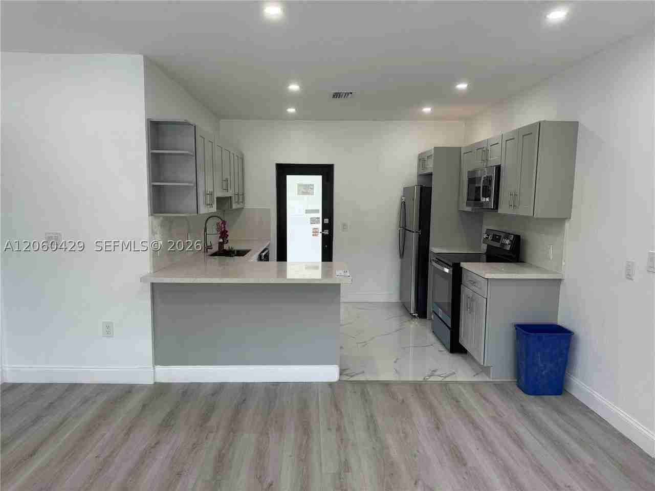 1210 Nw 123rd St - Photo 4 of 17