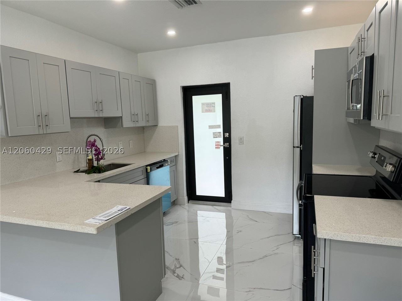 1210 Nw 123rd St - Photo 5 of 17