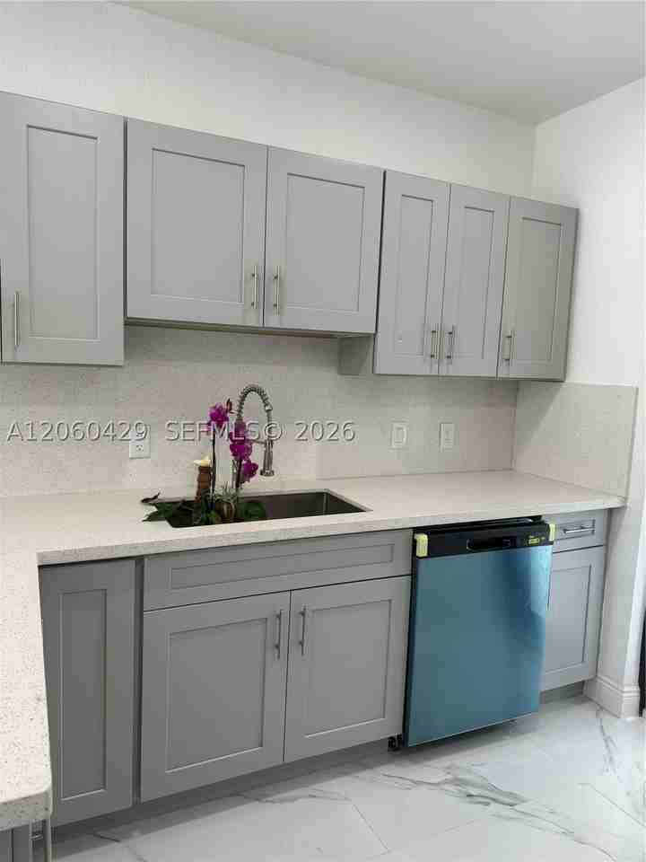 1210 Nw 123rd St - Photo 6 of 17