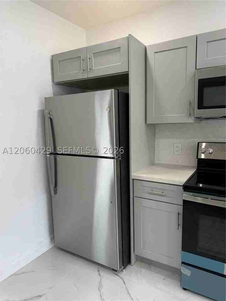 1210 Nw 123rd St - Photo 7 of 17