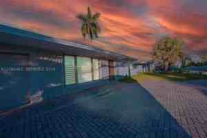 featured image of 1221 W Camino Real #1221