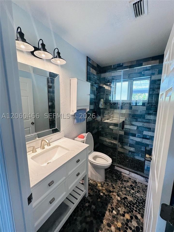 1020 S 14th Ct #1 - Photo 6 of 9