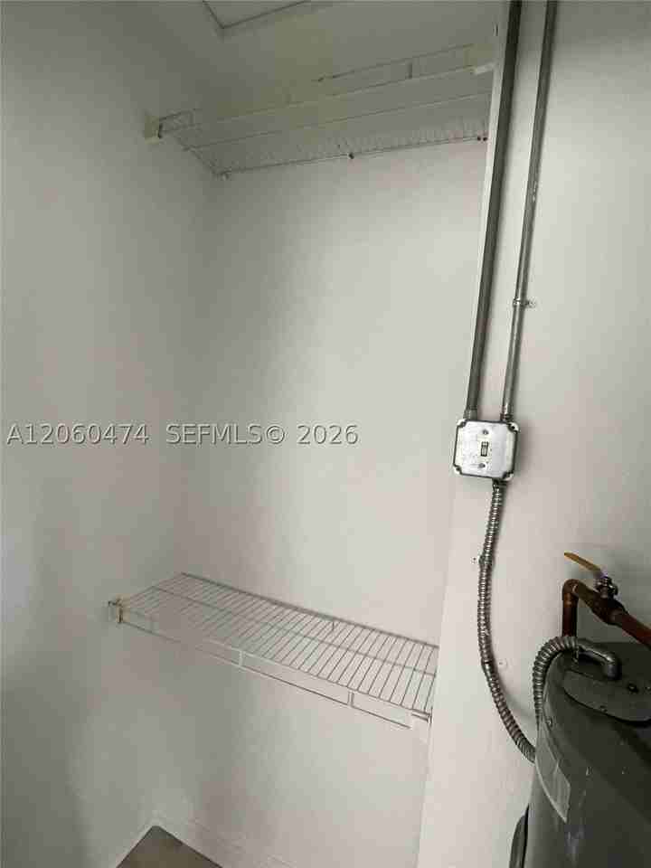 1108 Ne 3rd St #C - Photo 2 of 6