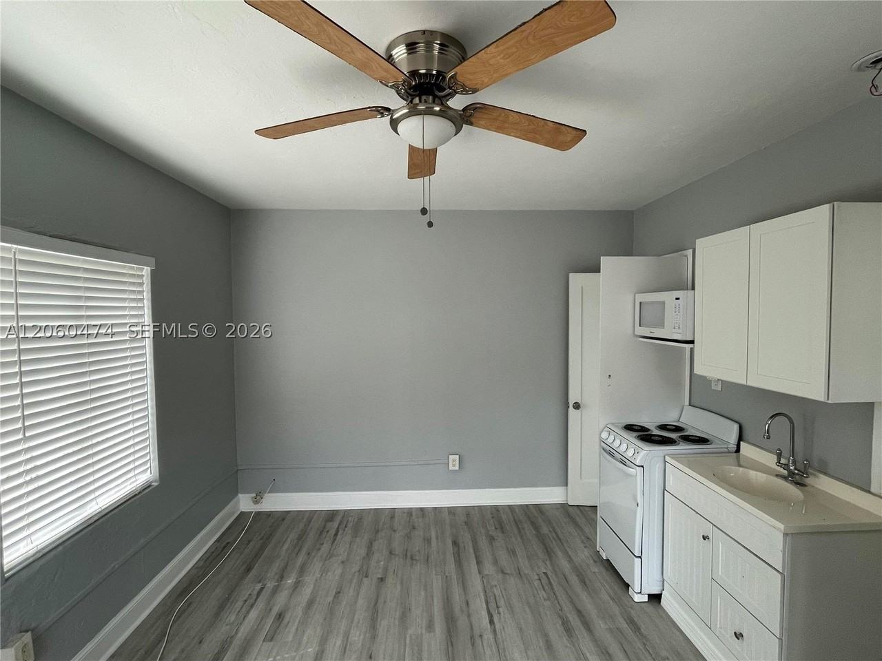 1108 Ne 3rd St #C - Photo 3 of 6
