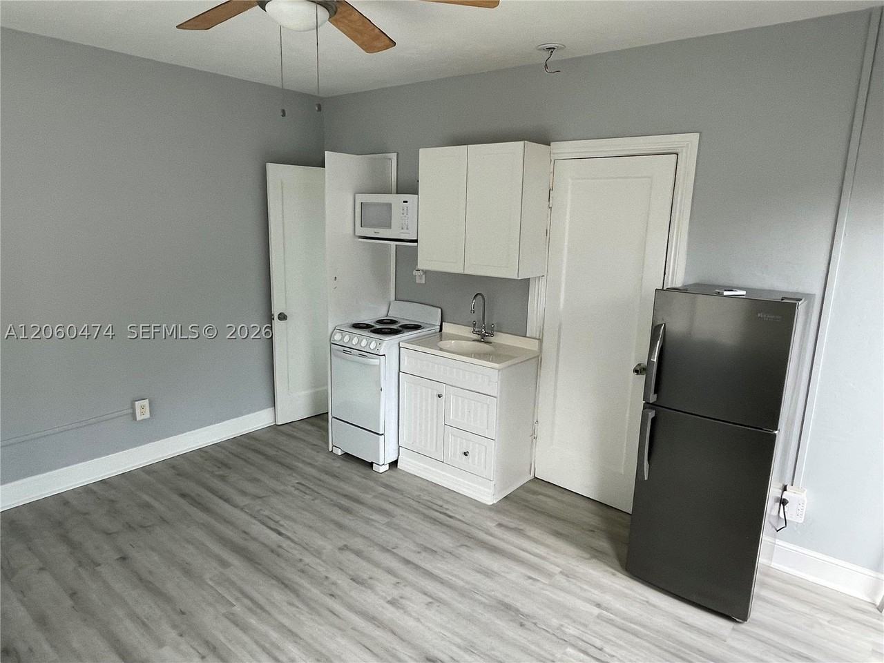 1108 Ne 3rd St #C - Photo 4 of 6