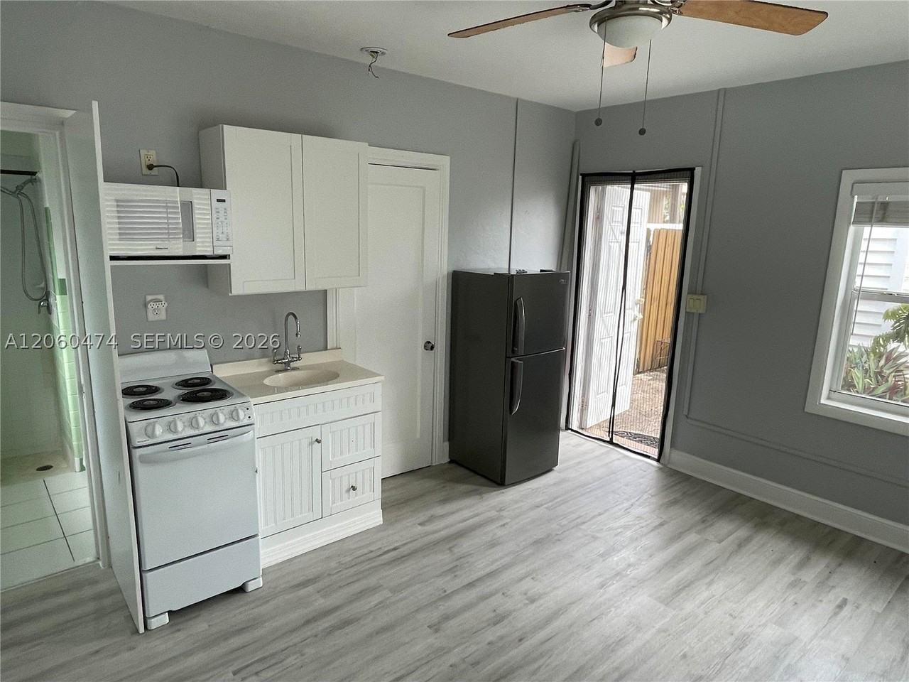 1108 Ne 3rd St #C - Photo 5 of 6