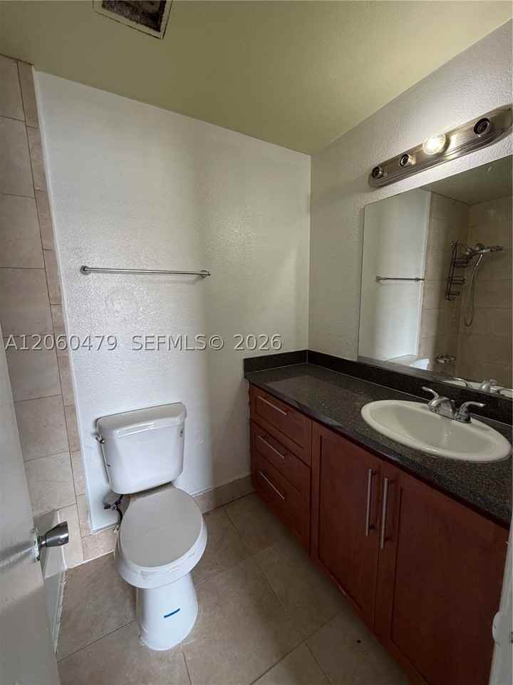 18602 Nw 46th Ave #18602 - Photo 4 of 8
