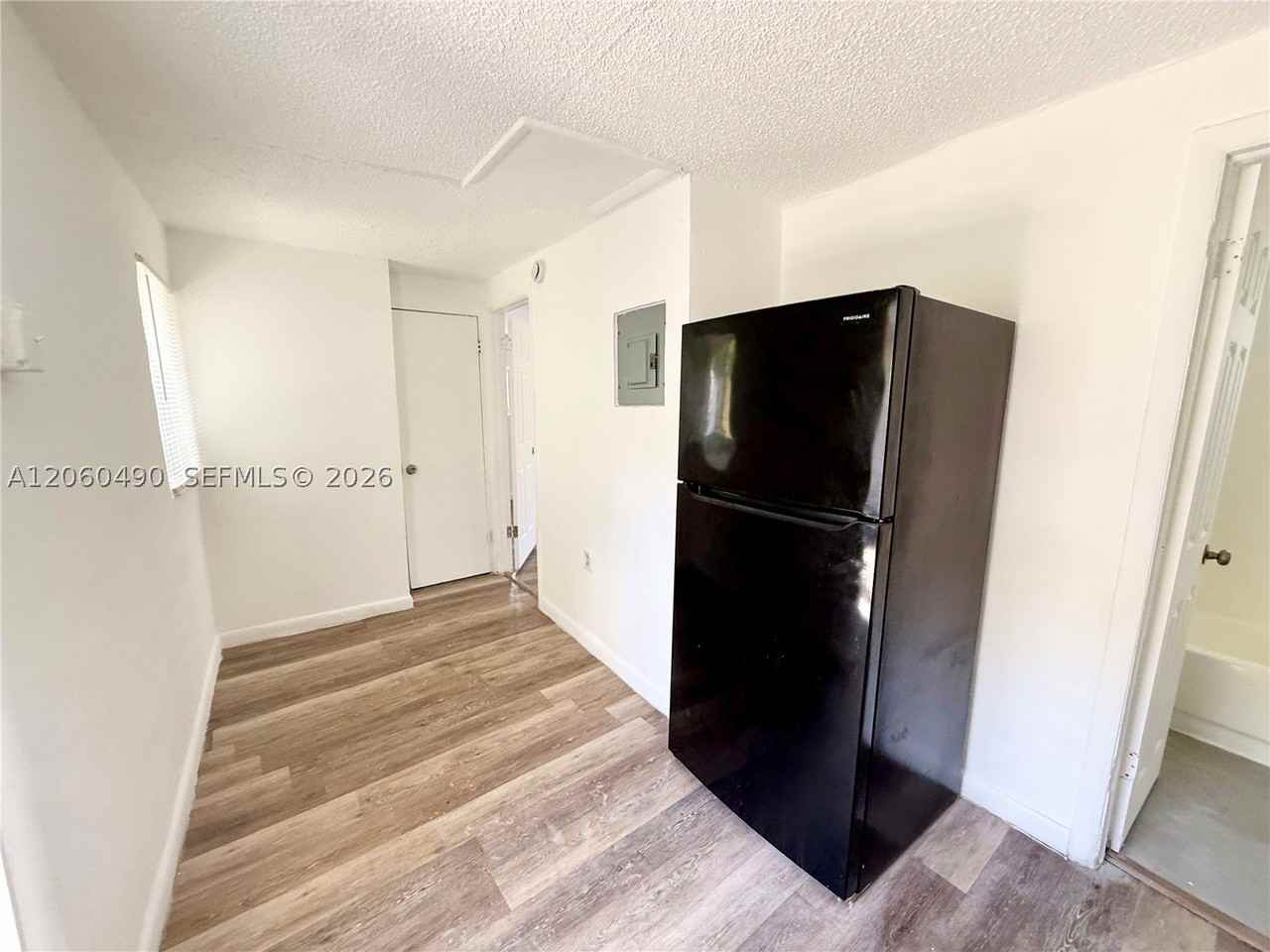 2160 Nw 29th St #6 - Photo 4 of 7