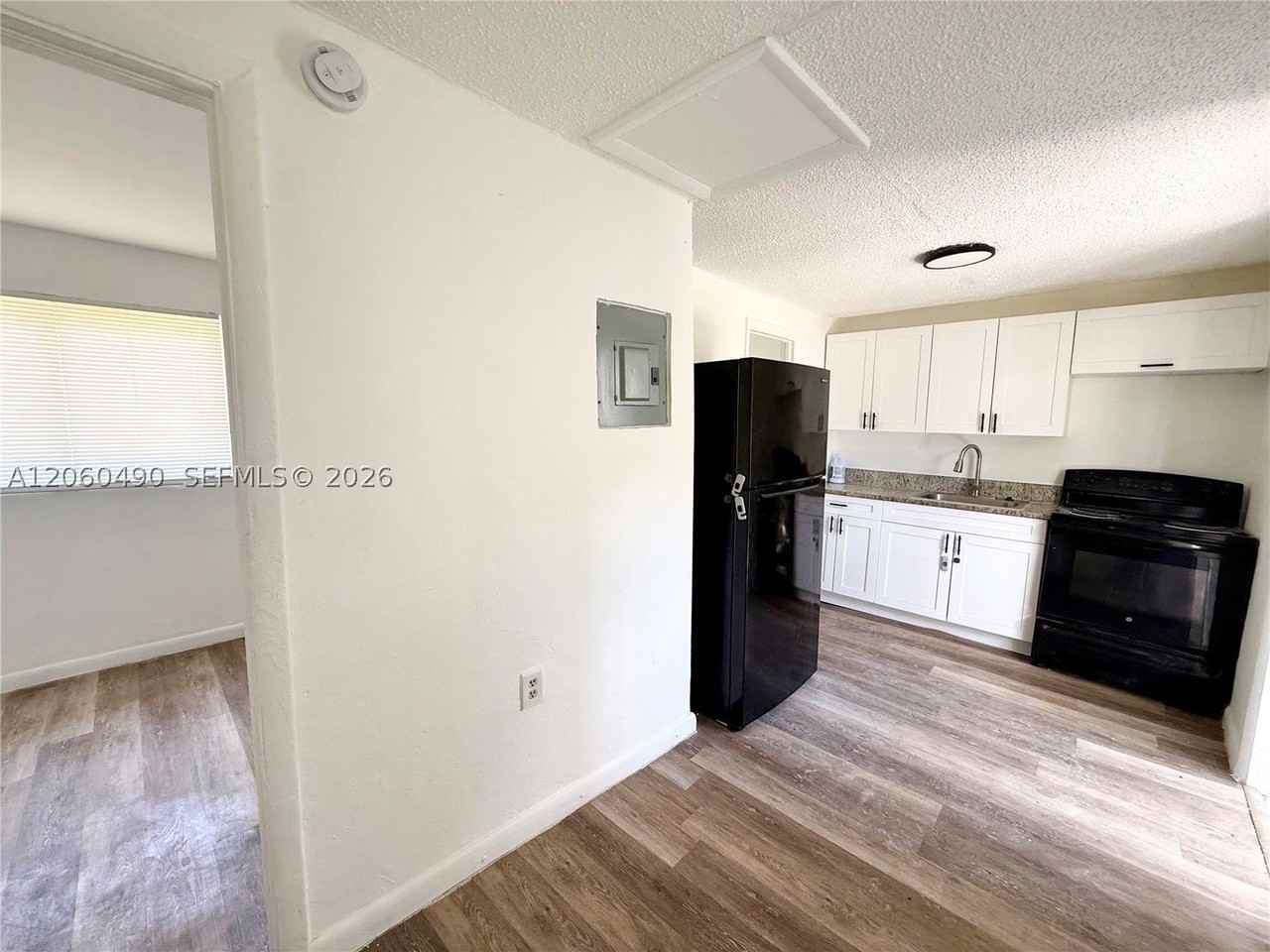 2160 Nw 29th St #6 - Photo 5 of 7