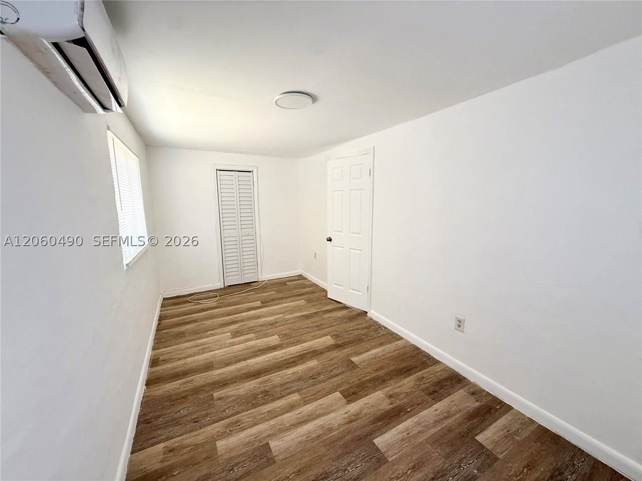 2160 Nw 29th St #6 - Photo 6 of 7