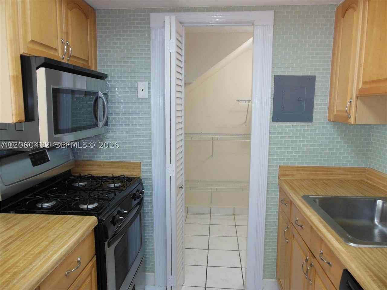 1350 W 53rd St #8 - Photo 2 of 8