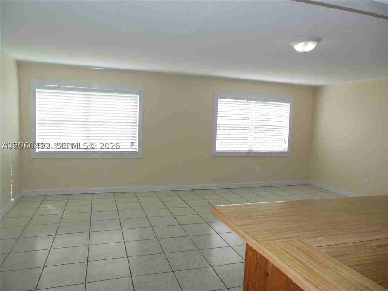 1350 W 53rd St #8 - Photo 3 of 8