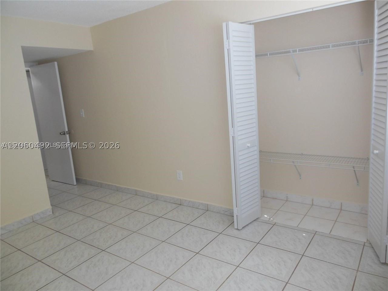1350 W 53rd St #8 - Photo 6 of 8