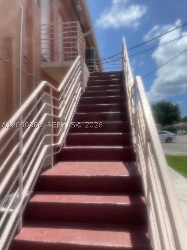 3430 Sw 10th St #3 - Photo 4 of 25