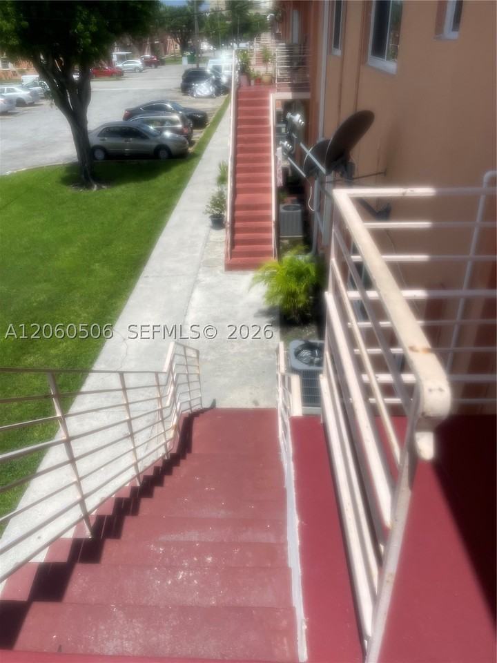 3430 Sw 10th St #3 - Photo 5 of 25
