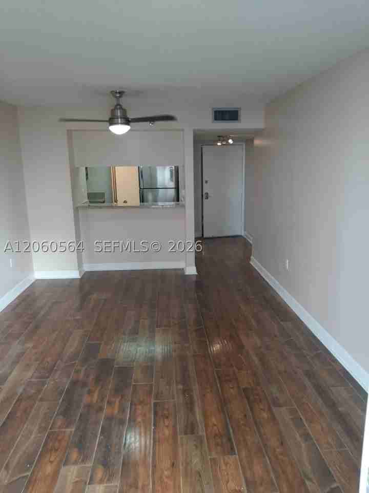 800 N Miami Ave - Photo 3 of 26