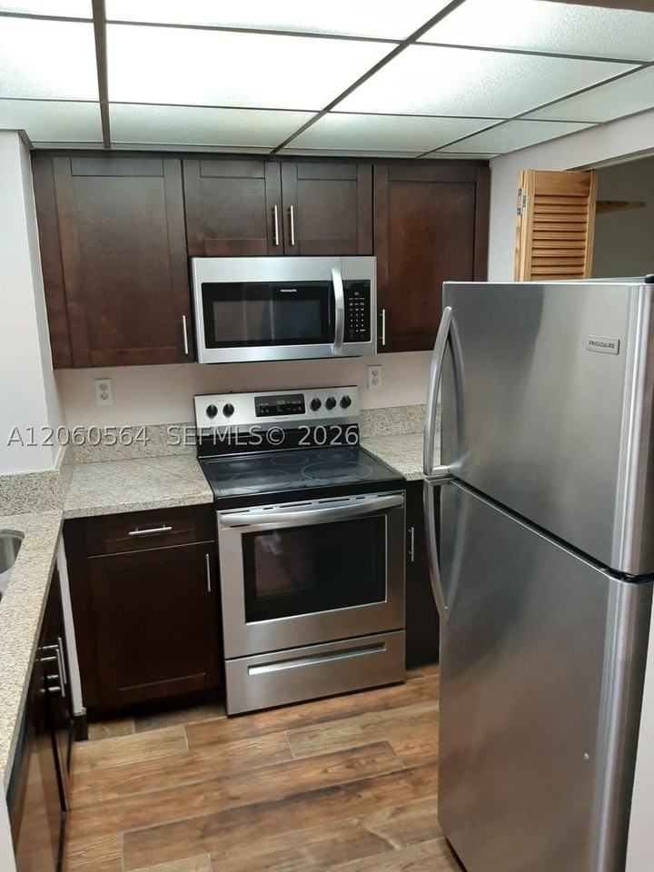 800 N Miami Ave - Photo 6 of 26