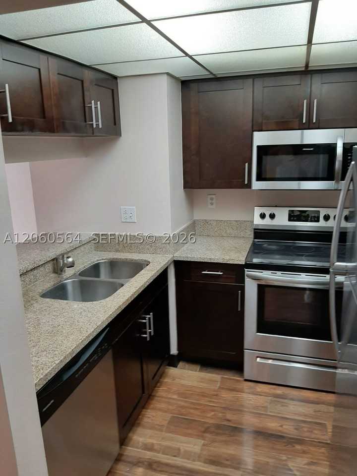 800 N Miami Ave - Photo 7 of 26
