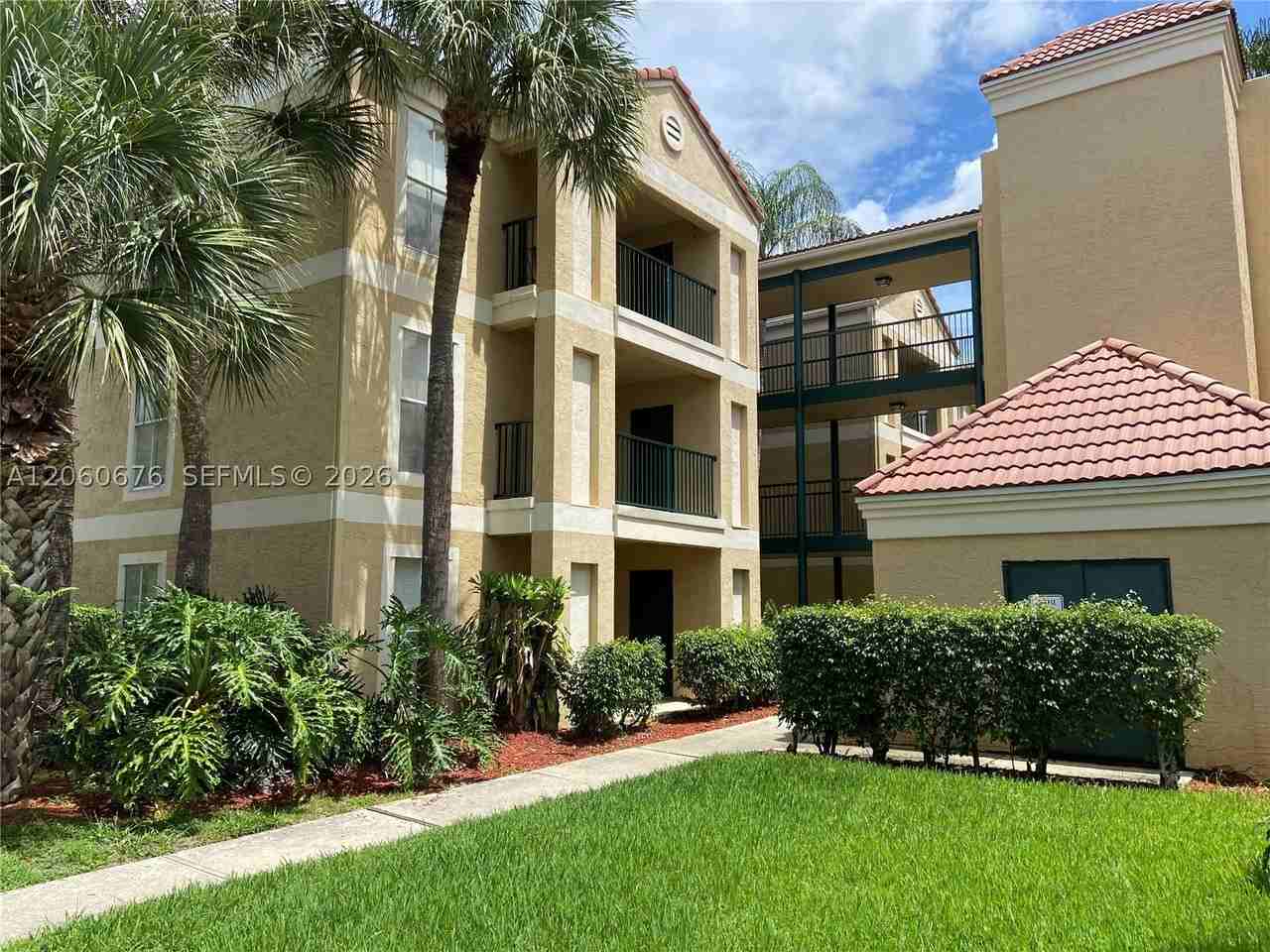 755 Riverside Dr #1316