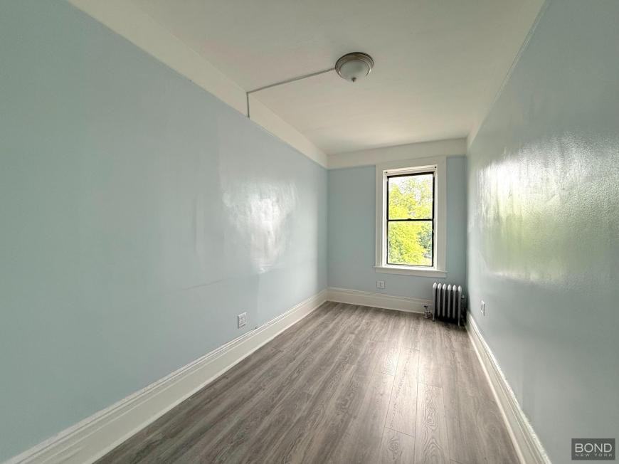 514 Jamaica Ave - Photo 4 of 5