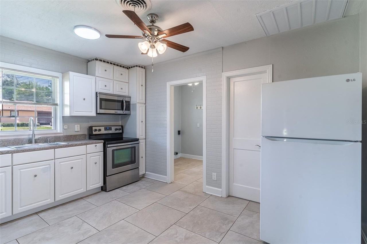 916 Cohassett Ave - Photo 2 of 25