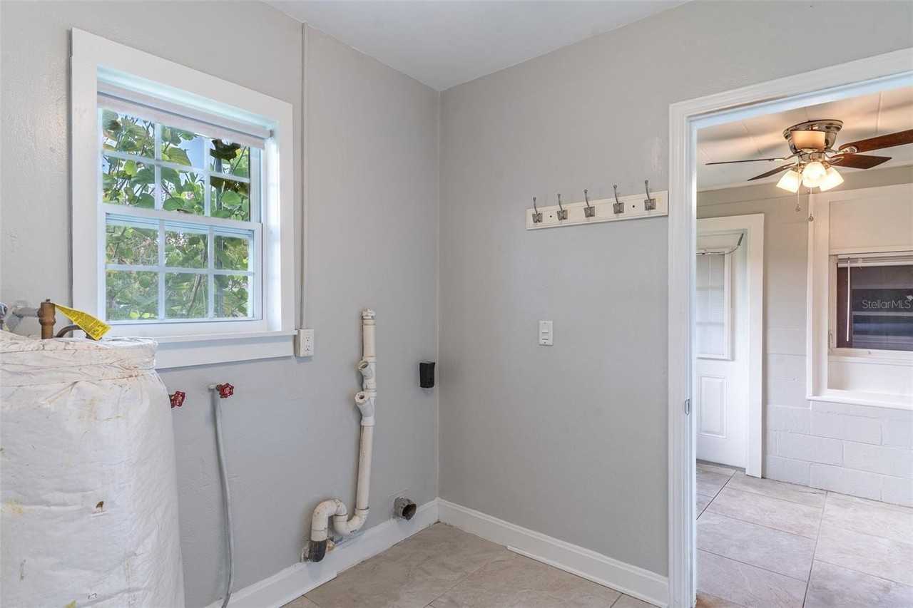 916 Cohassett Ave - Photo 4 of 25