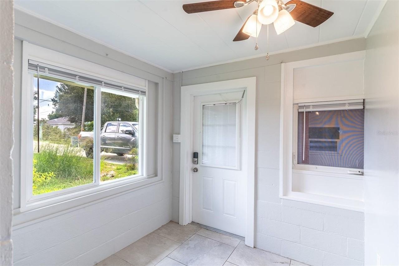 916 Cohassett Ave - Photo 5 of 25