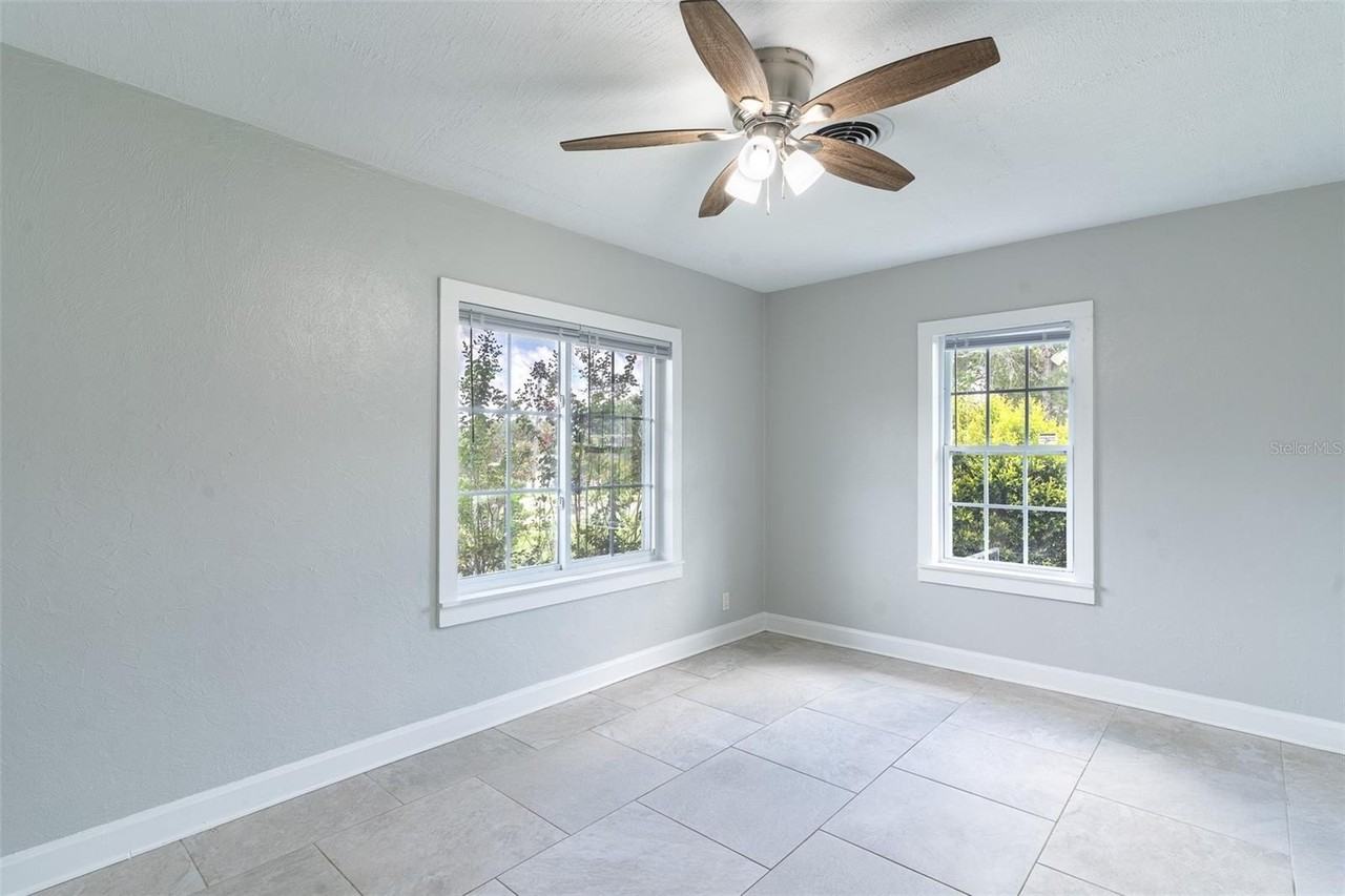 916 Cohassett Ave - Photo 6 of 25