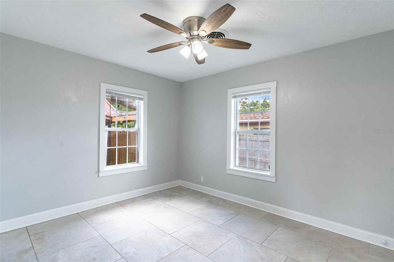 916 Cohassett Ave - Photo 7 of 25