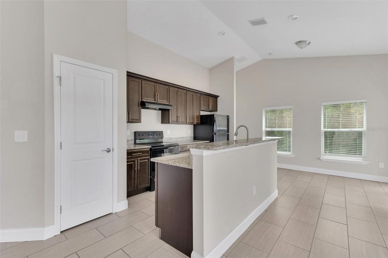 1206 Beechdale Ct - Photo 2 of 20