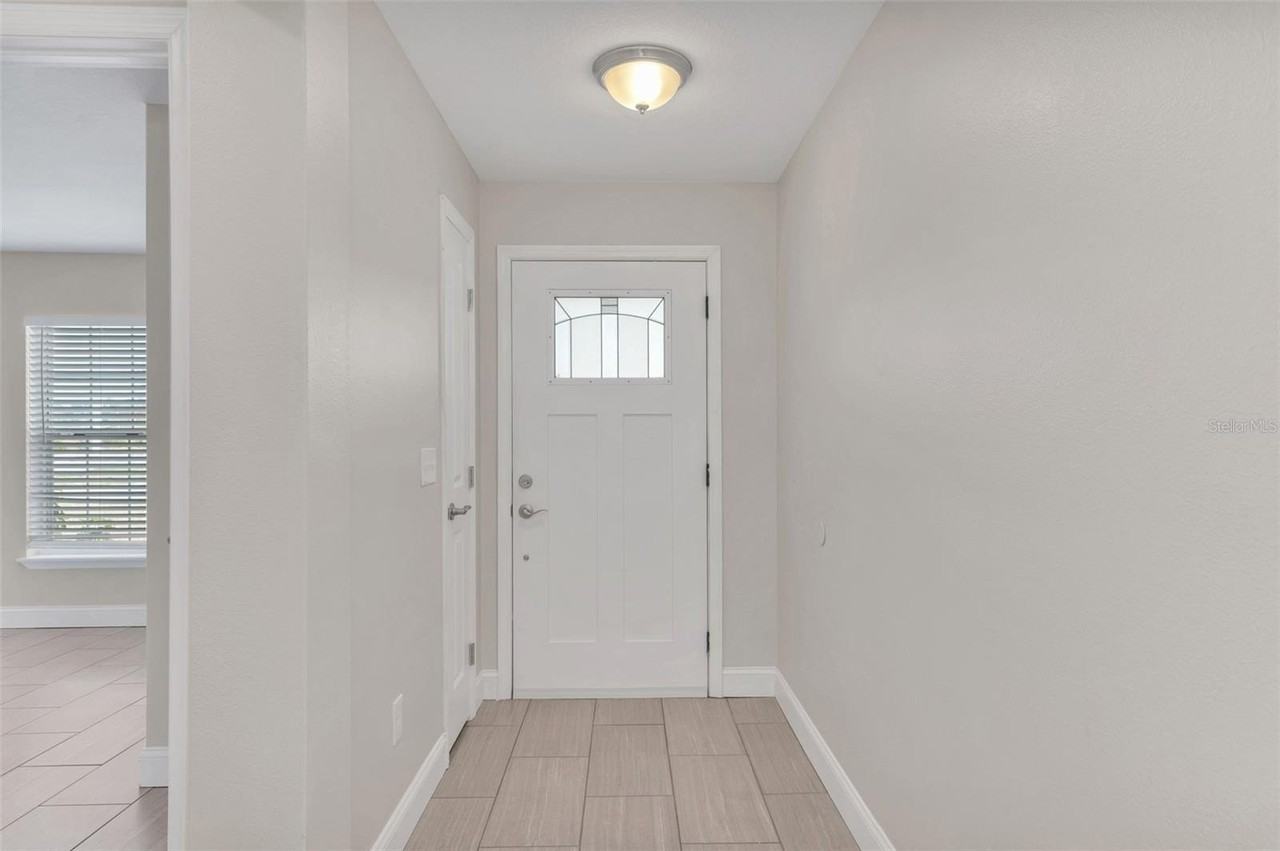 1206 Beechdale Ct - Photo 3 of 20