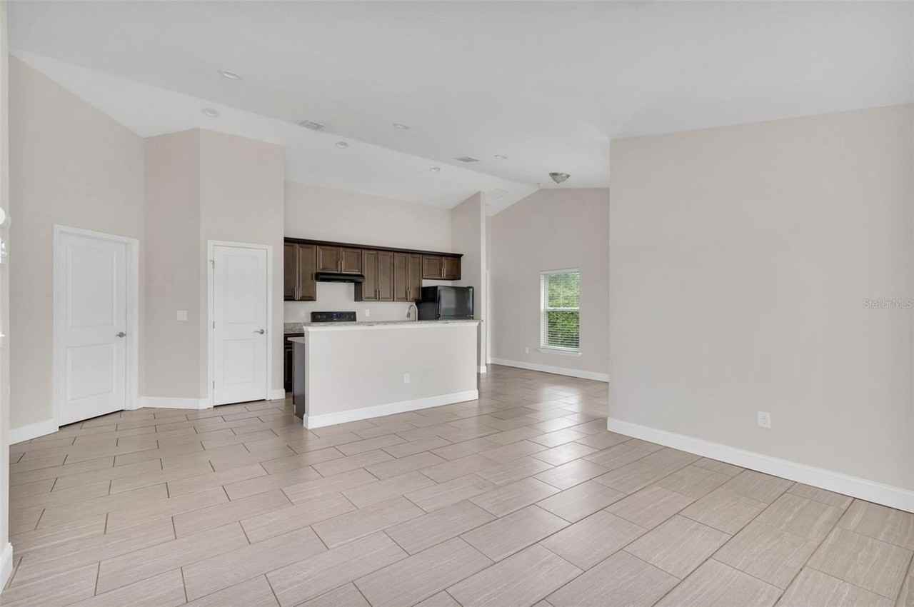 1206 Beechdale Ct - Photo 6 of 20