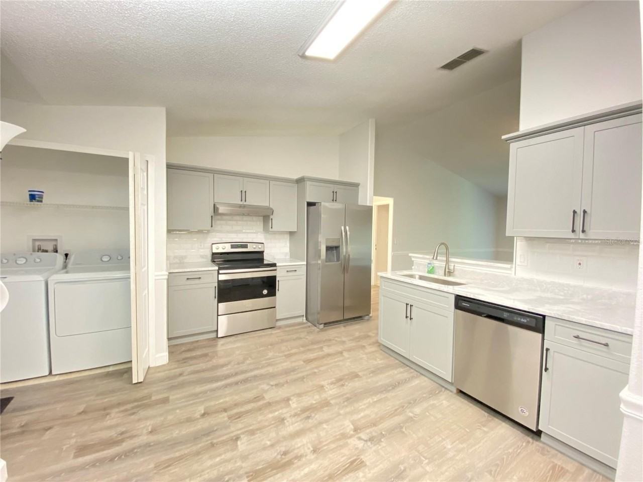 13724 Riverpath Grove Dr - Photo 3 of 16