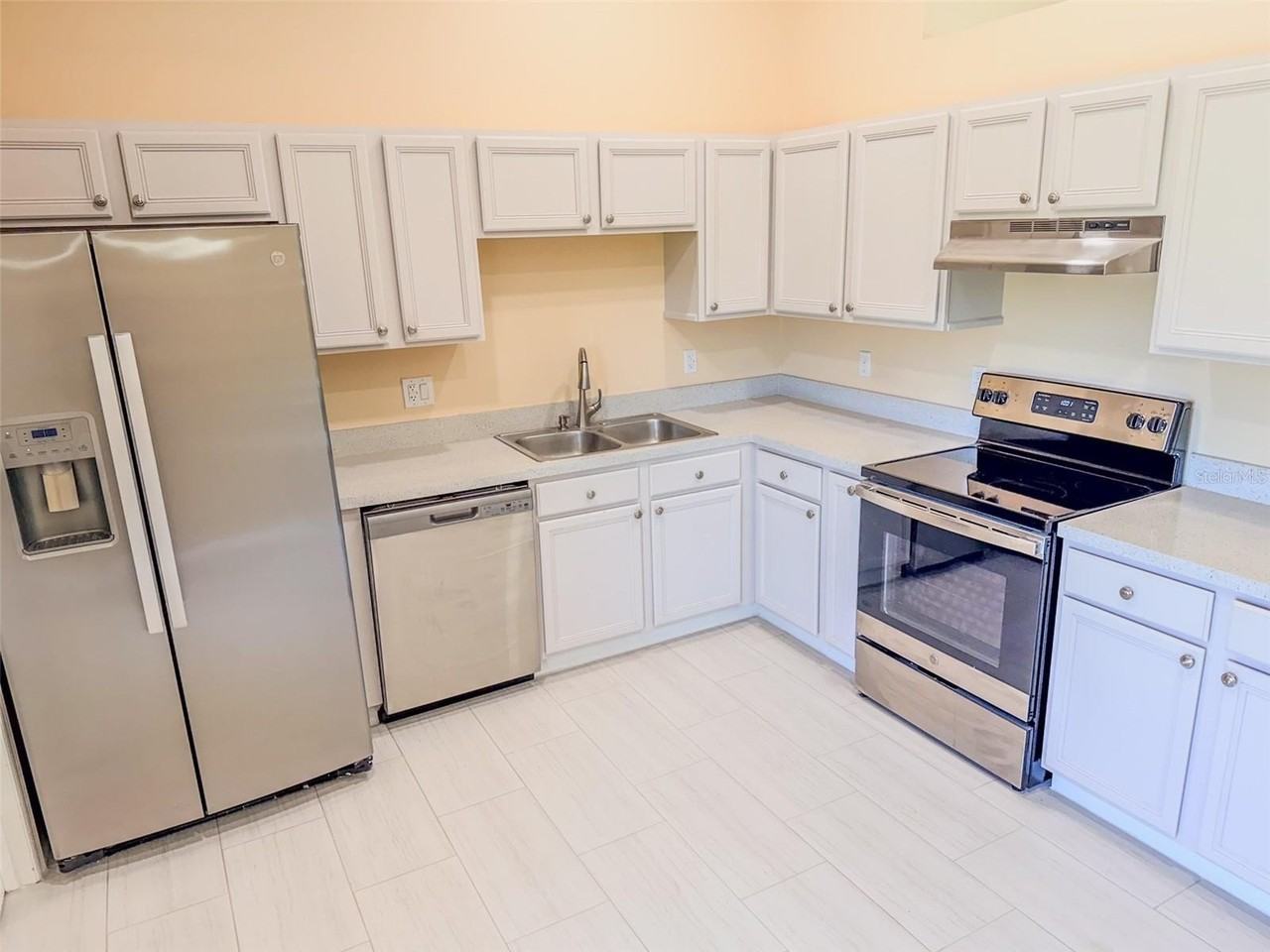 770 Americana Ct - Photo 4 of 14