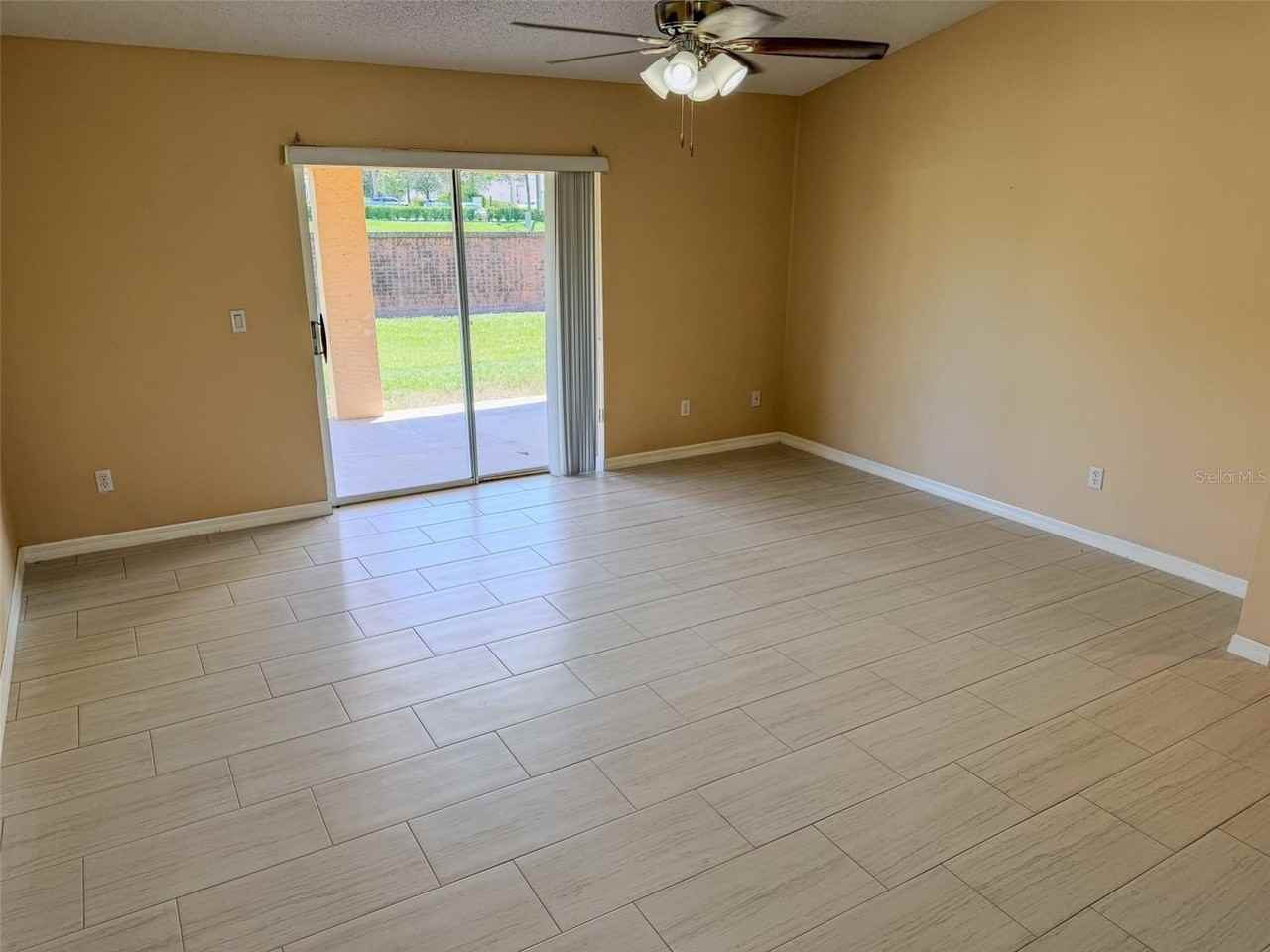 770 Americana Ct - Photo 5 of 14