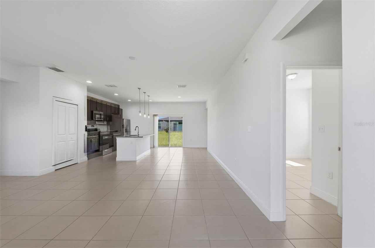304 Begonia Ct - Photo 4 of 32