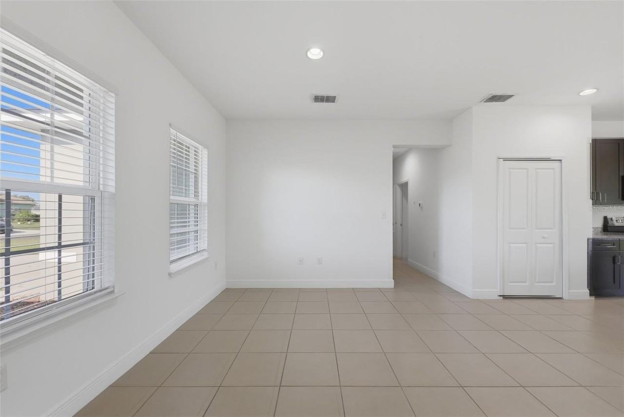 304 Begonia Ct - Photo 5 of 32