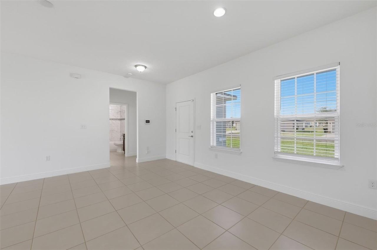 304 Begonia Ct - Photo 7 of 32