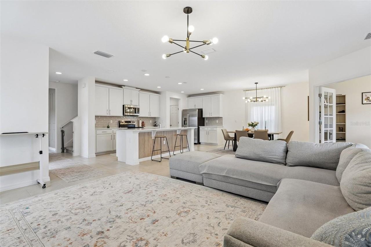1581 Swan Swim Dr - Photo 4 of 35