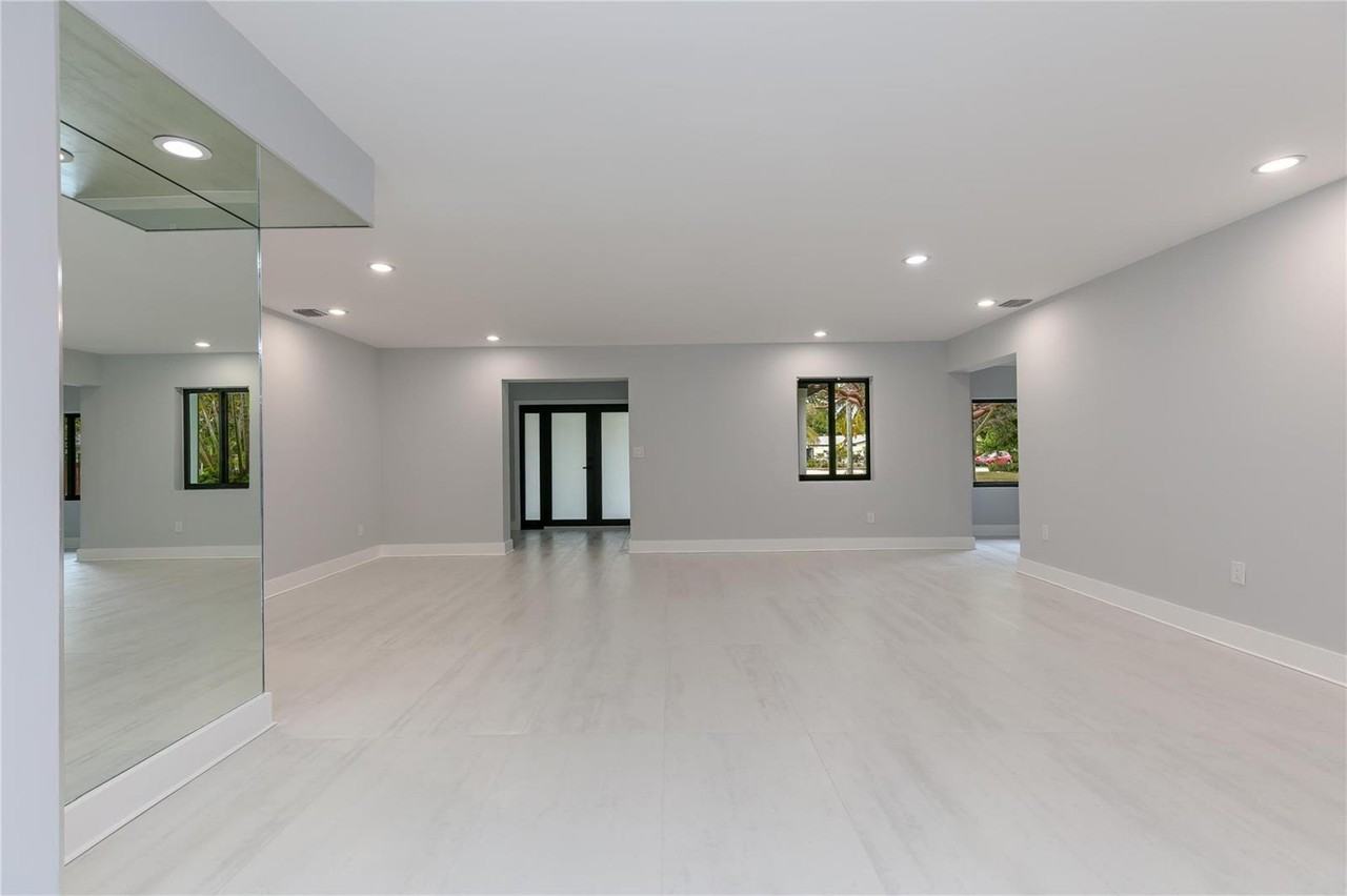 Sw 83rd Ave - Photo 3 of 8