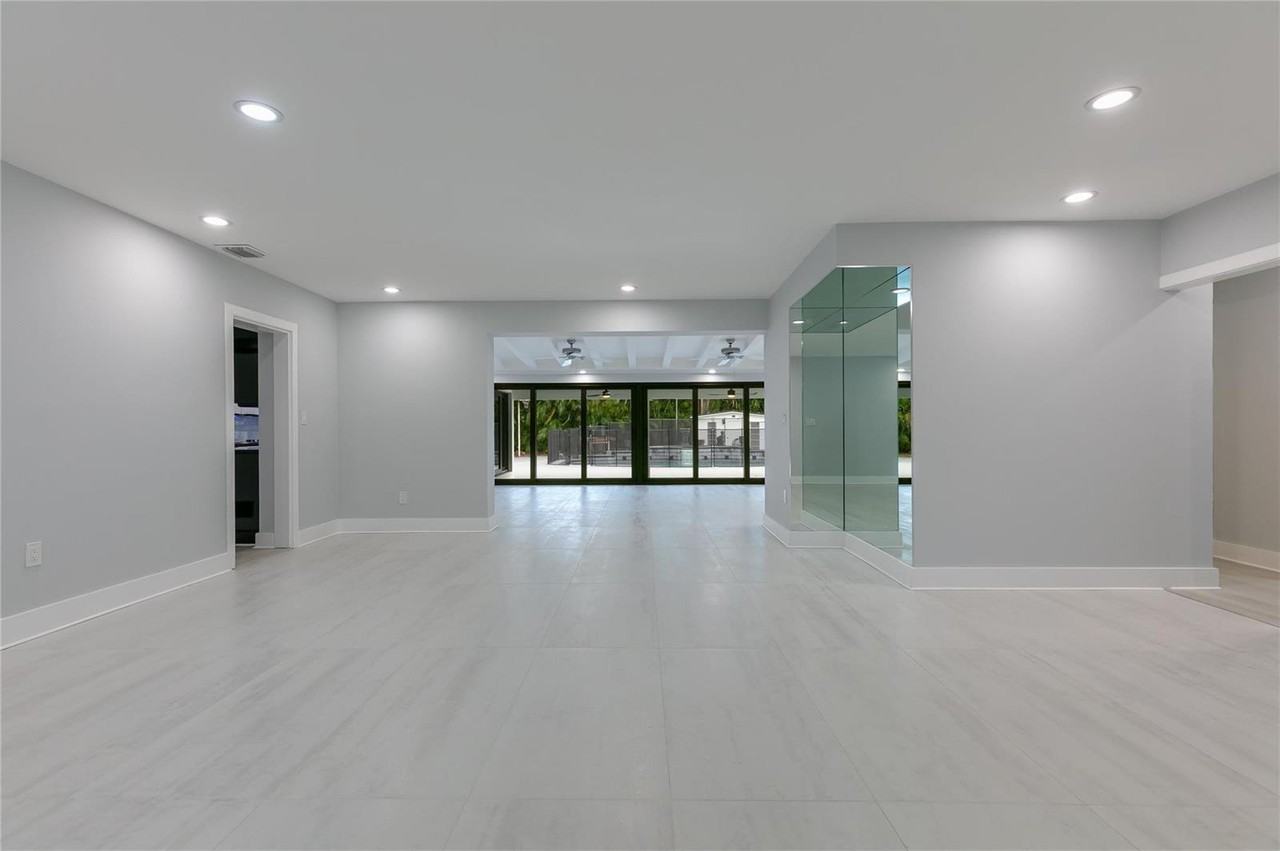 Sw 83rd Ave - Photo 7 of 8
