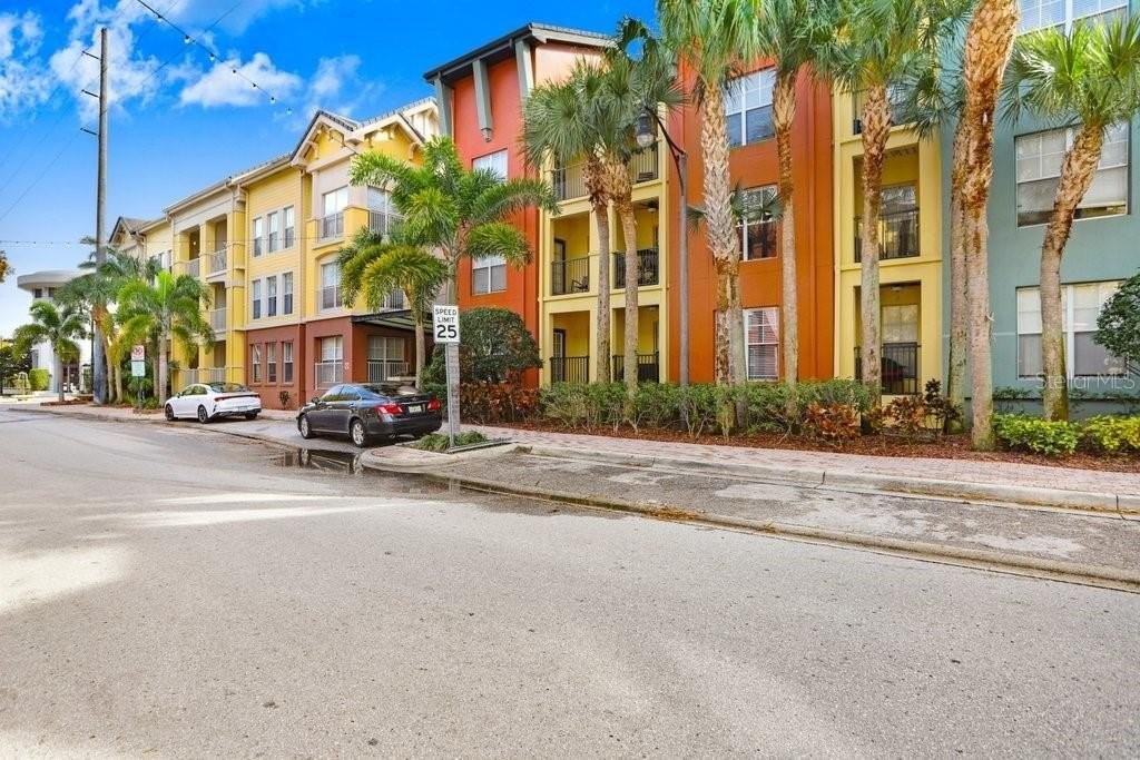 2440 W Horatio St #1012 - Photo 2 of 42
