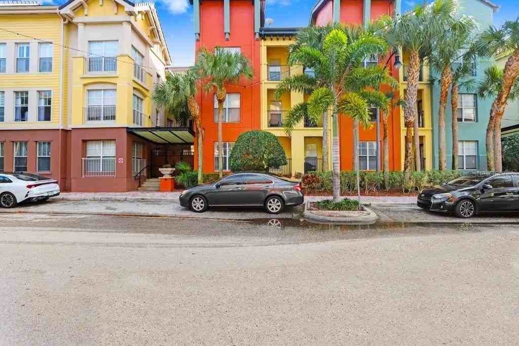 2440 W Horatio St #1012 - Photo 3 of 42