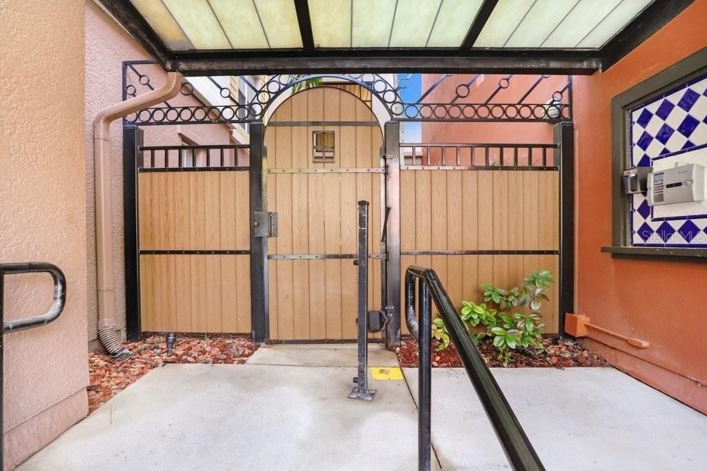 2440 W Horatio St #1012 - Photo 4 of 42