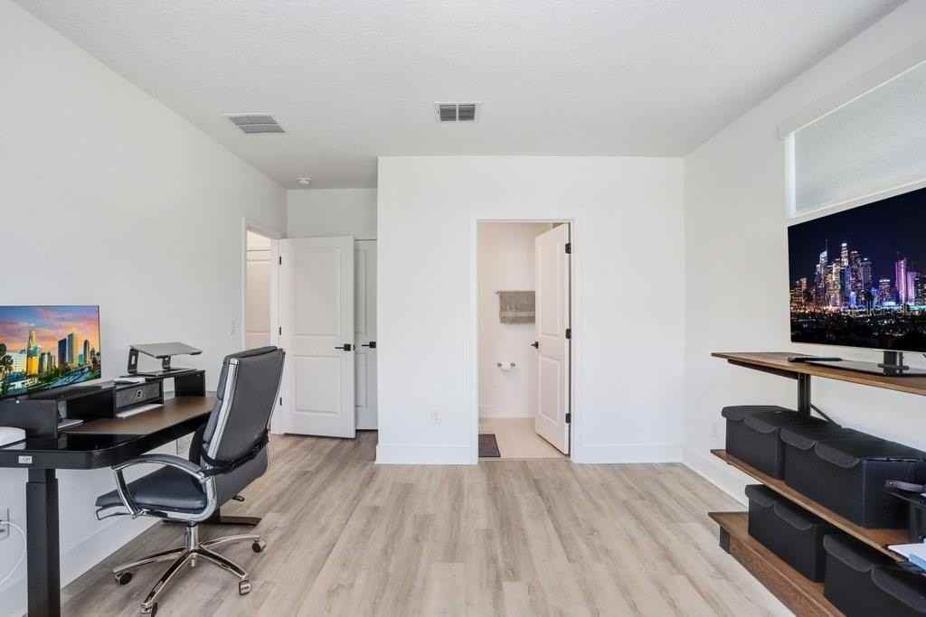 2506 W Cleveland St #20 - Photo 5 of 38