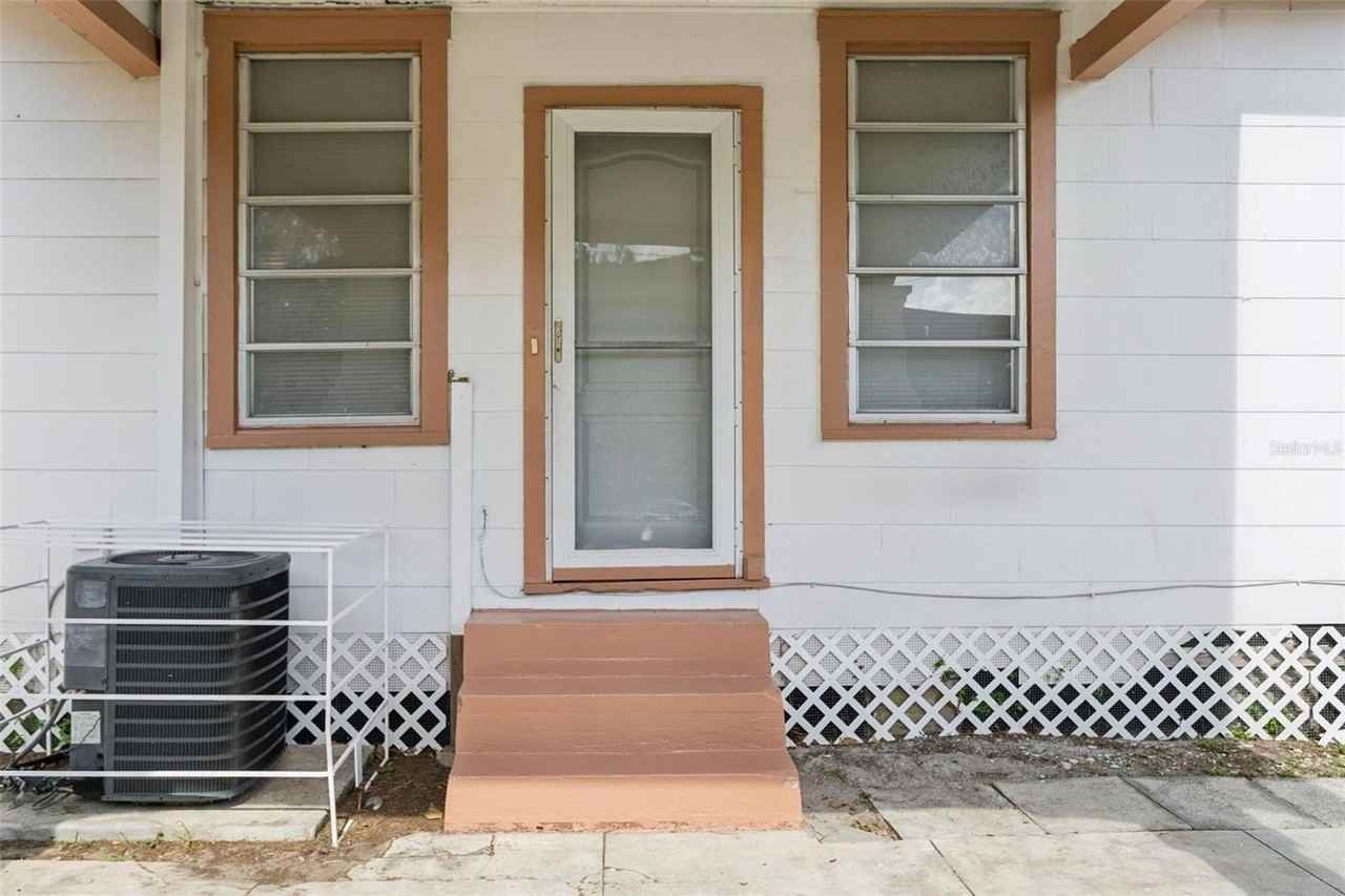 1017 E 23rd Ave - Photo 5 of 25