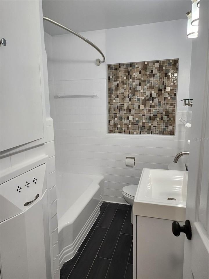 8 Poinsettia Dr - Photo 7 of 27